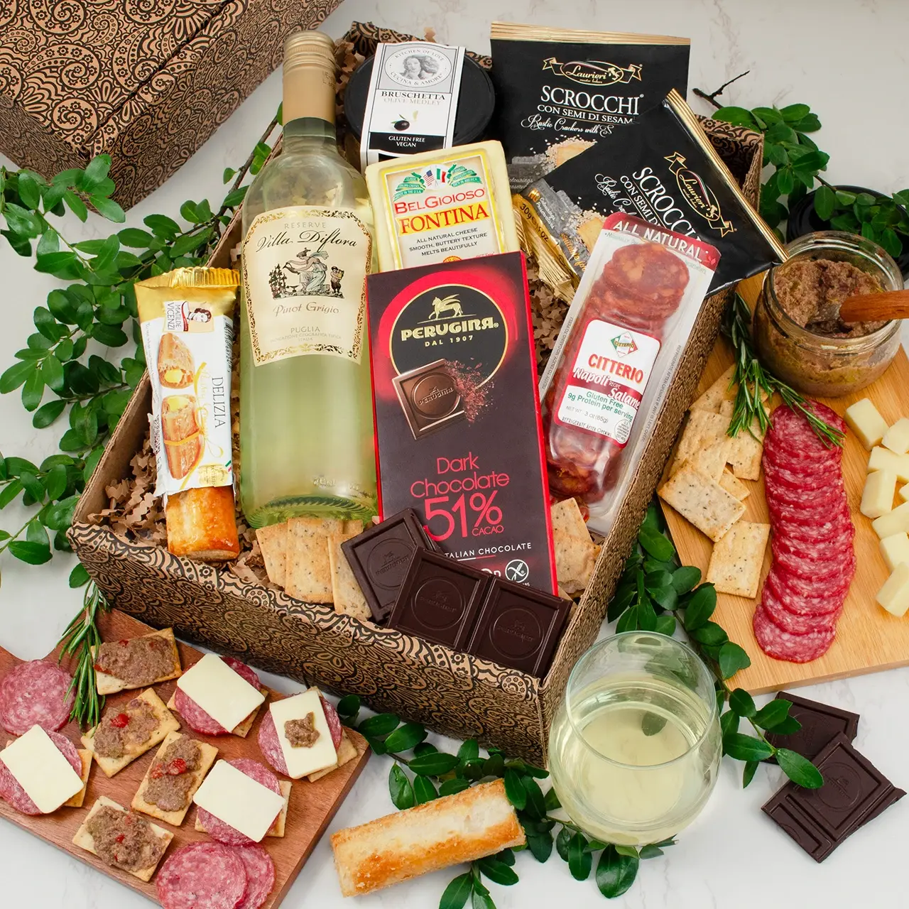 Caja de regalo de antipasto y vino blanco italiano Mangia Con Gusto