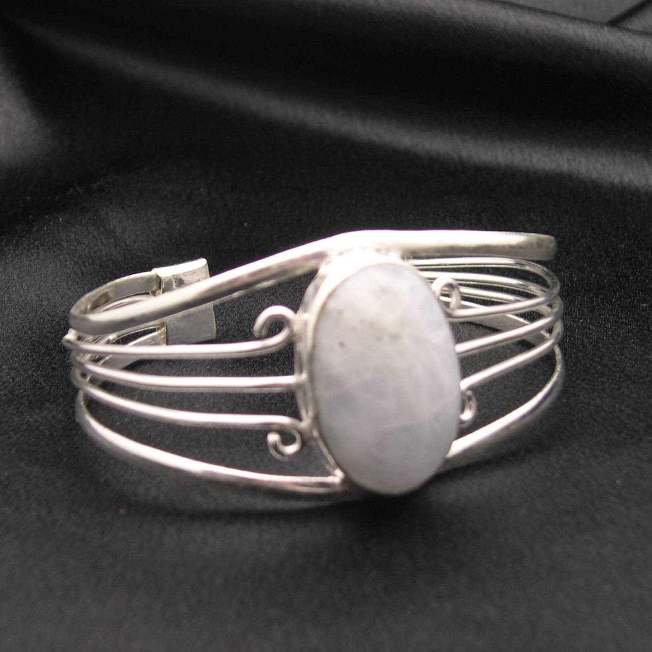 Pulsera de Howlite hecha a mano de plata esterlina y gran artista