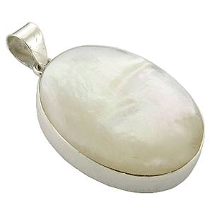 Colgante ovalado de plata de ley y nácar blanco