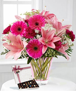 Nuevos sentimientos (18 Gerbera Daises + 4 Liliesus)