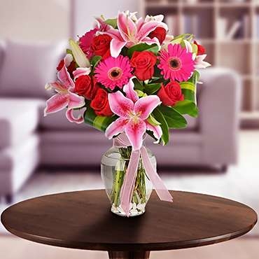 La Reina (10 Gerberas + 12 Rosas + 3 Lirios)