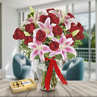 Corazón de chocolate (12 rosas + 2 tallos de lirios)