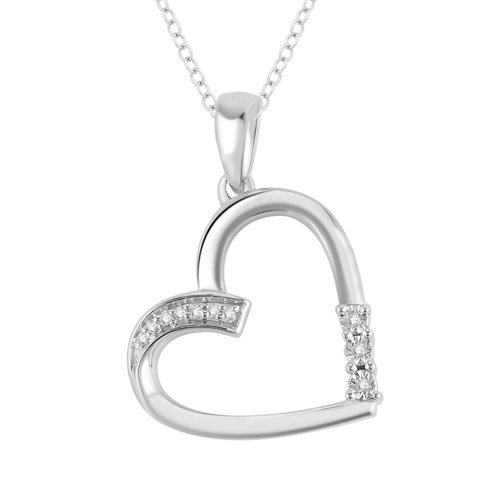 Colgante de plata de ley con corazón de diamante de 0.05 qtw
