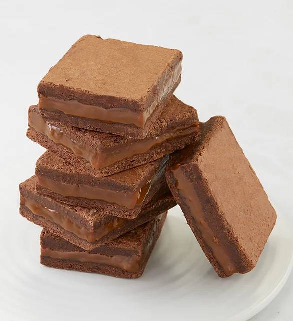 Caja con sabor a brownie de caramelo y fudge
