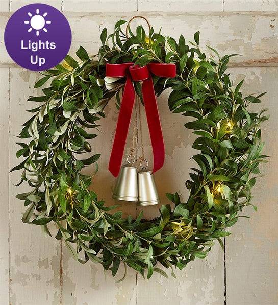Corona de campanas campestres de eucalipto con luces - 20"