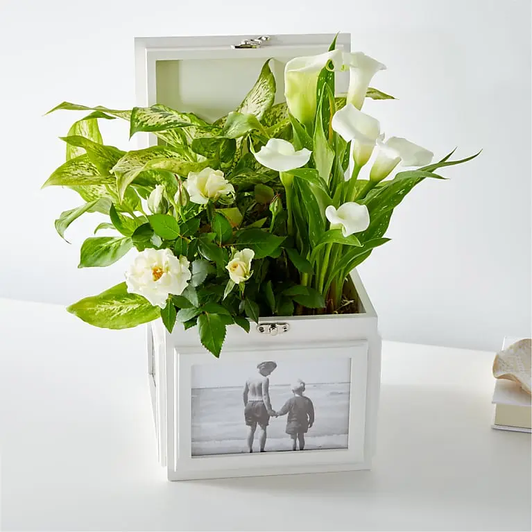 Caja de recuerdos de jardín blanco