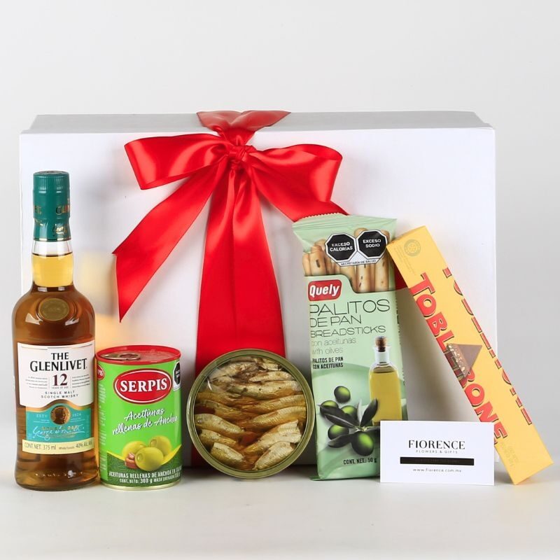 Regalo especial con whisky escocés "The Glenlivet" acompañado de nuestra selección gourmet.
