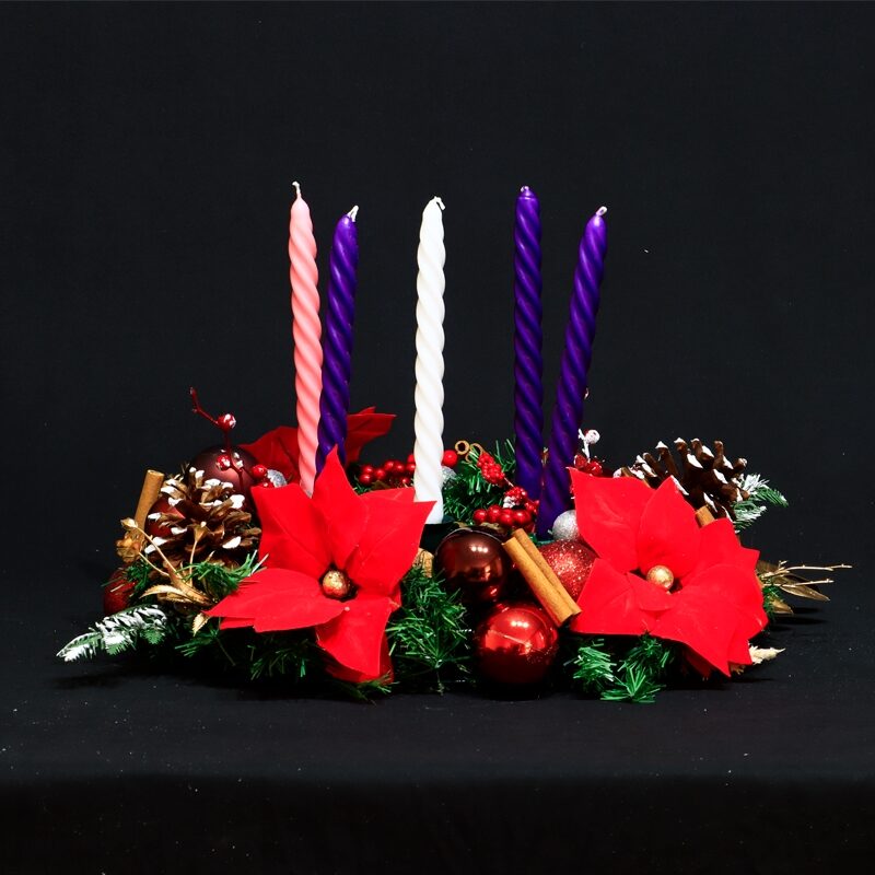 Corona de Adviento tradicional con cinco velas