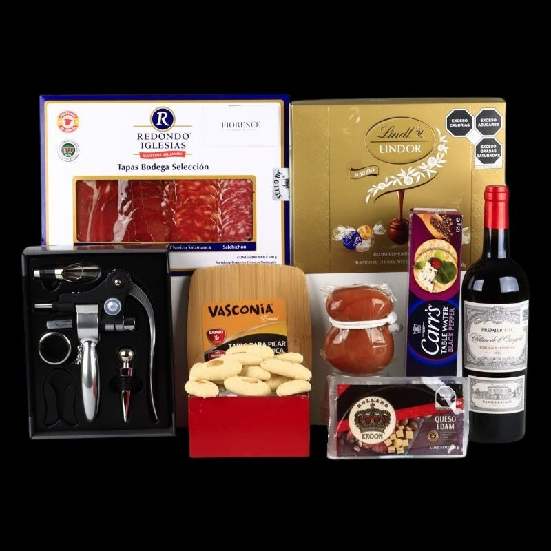 Vino tinto francés con embutidos y productos gourmet