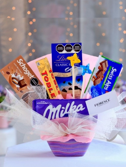 Ramo de dulces con grandes barras de chocolate