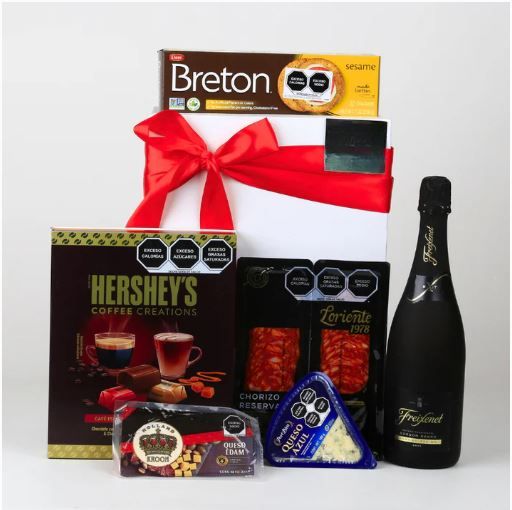 Caja de regalo con vino blanco espumoso Freixenet y más.