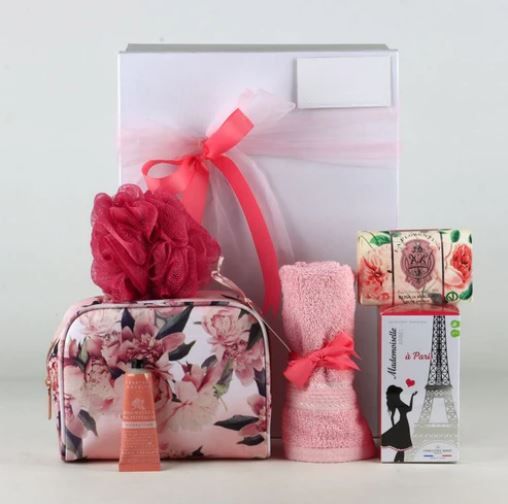 Set de bienestar "Sueño parisino": Belleza de lujo y neceser floral.