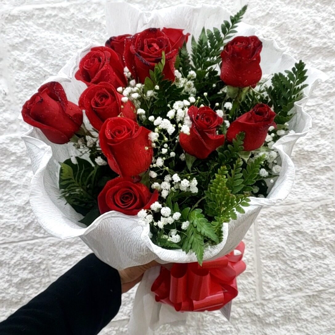 12 rosas en ramo italiano