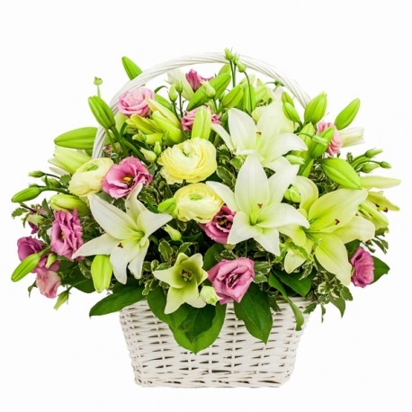 CESTA GRANDE CON LIRIOS Y FLORES DE TEMPORADA