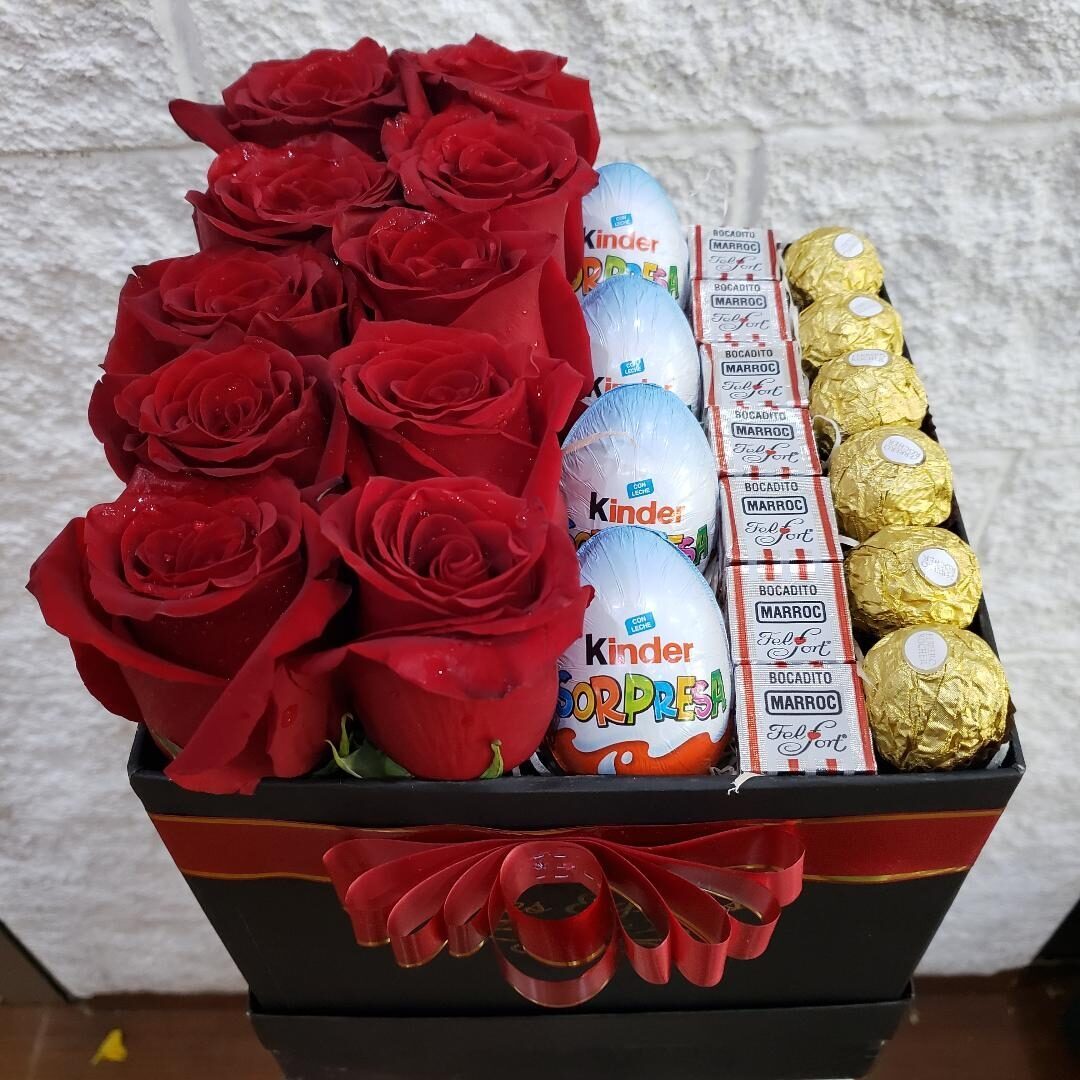 CAJA DE ROSAS, HUEVO KINDER, MARROC Y FERRERO