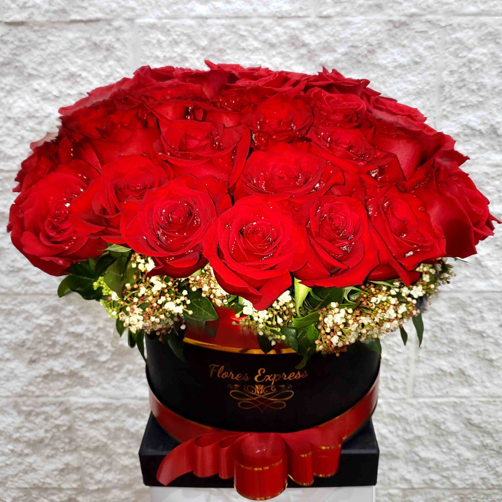 Cajas con 50 rosas importadas