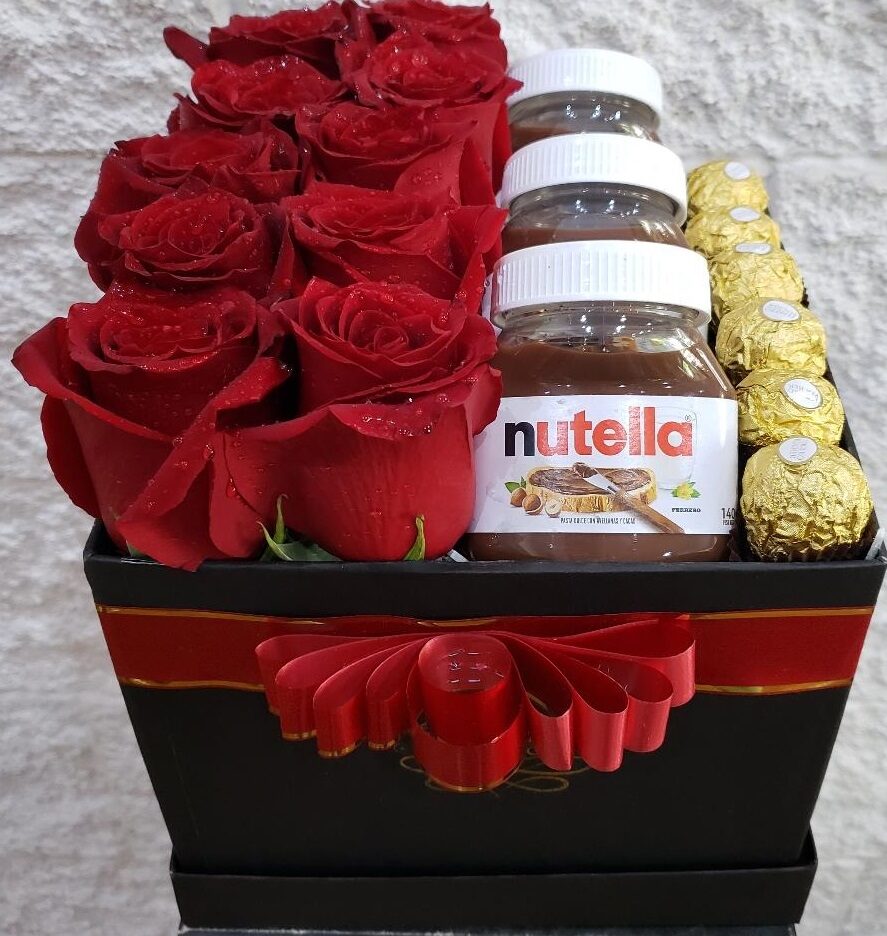 CAJA DE ROSAS, NUTELLA Y FERRERO