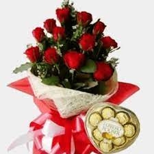 Combo 12 rosas premium c/ ferrero