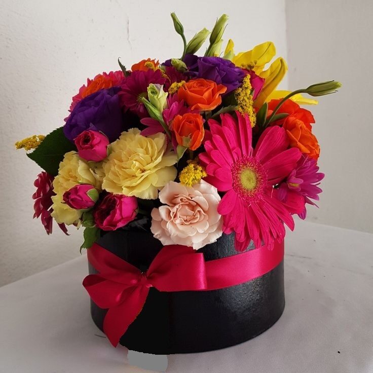 Flores variadas en caja.