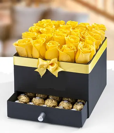 CAJA CON 25 ROSAS AMARILLAS Y CAJA SORPRESA CON FERRERO