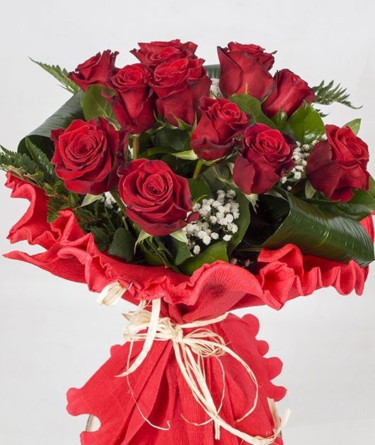 Ramo italiano 12 rosas medianas importadas