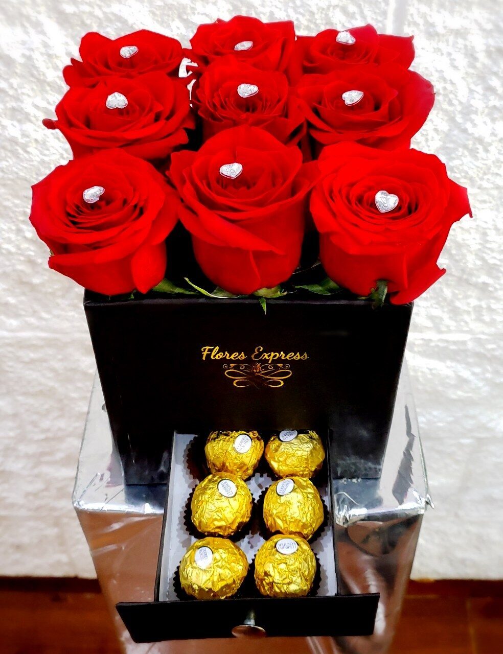 CAJA 9 ROSAS DIAMANTES CON CAJÓN DE FERRERO ROCHER