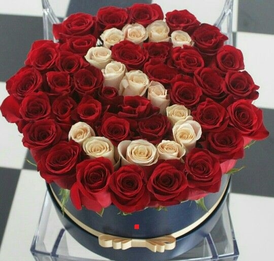 ROSAS EN CAJA CON LETRA A TU ELECCIÓN