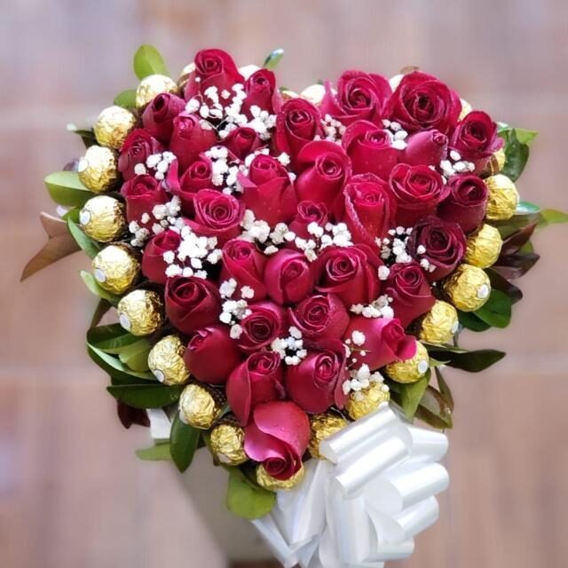 Corazón de rosas y ferrero rocher