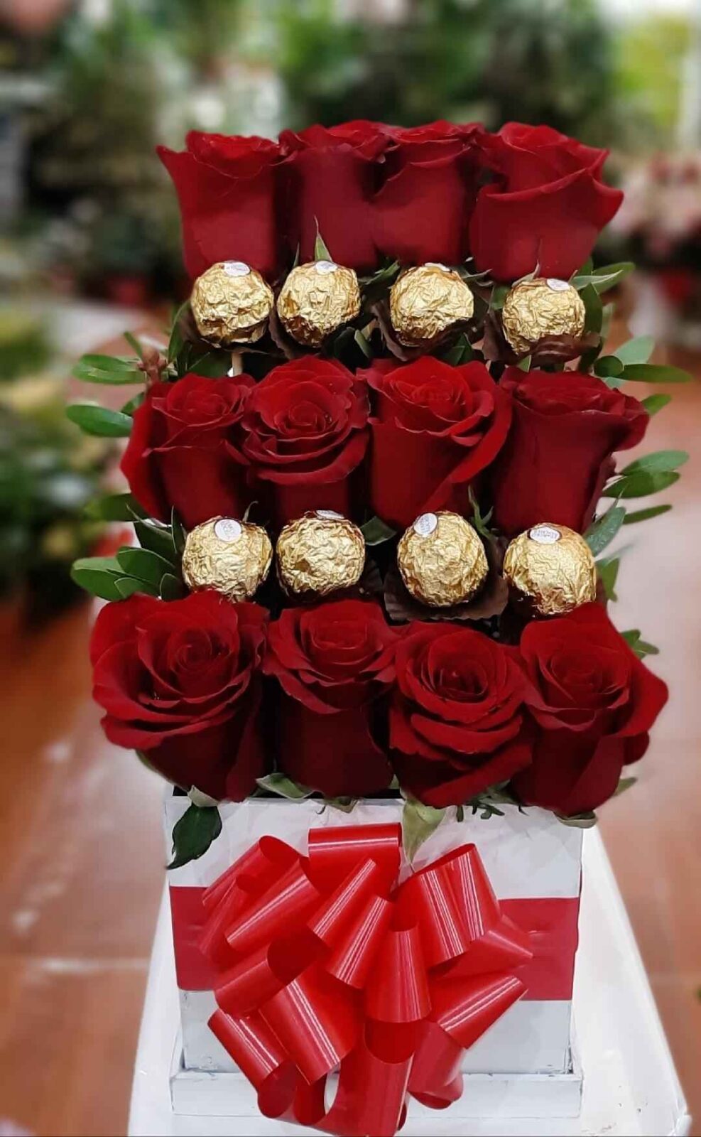 Caja Escalera Rosas Y Ferrero