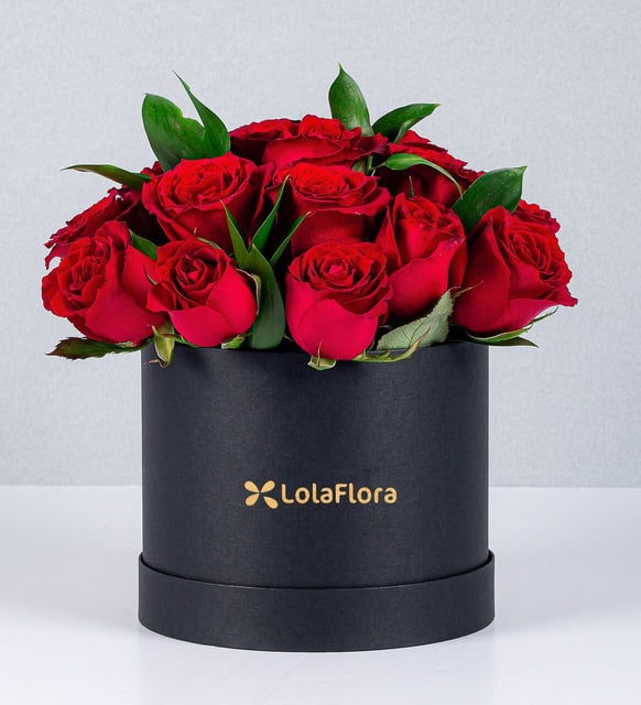 Caja Rosas Rojas Y Ruscus