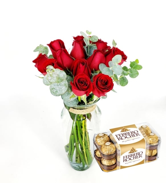 12 Rosas Rojas y Bombones Ferrero