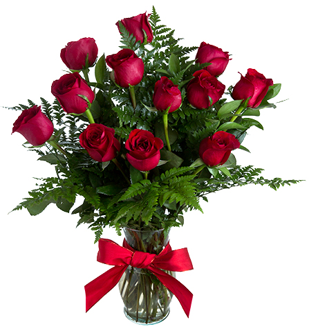 Una docena de rosas en jarrón de cristal.