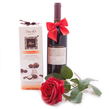 Dulces y vino tinto romántico