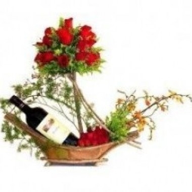 Canasta De Rosas Y Vino