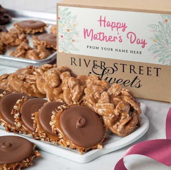 Caja personalizada de praliné y garra de oso para el Día de la Madre