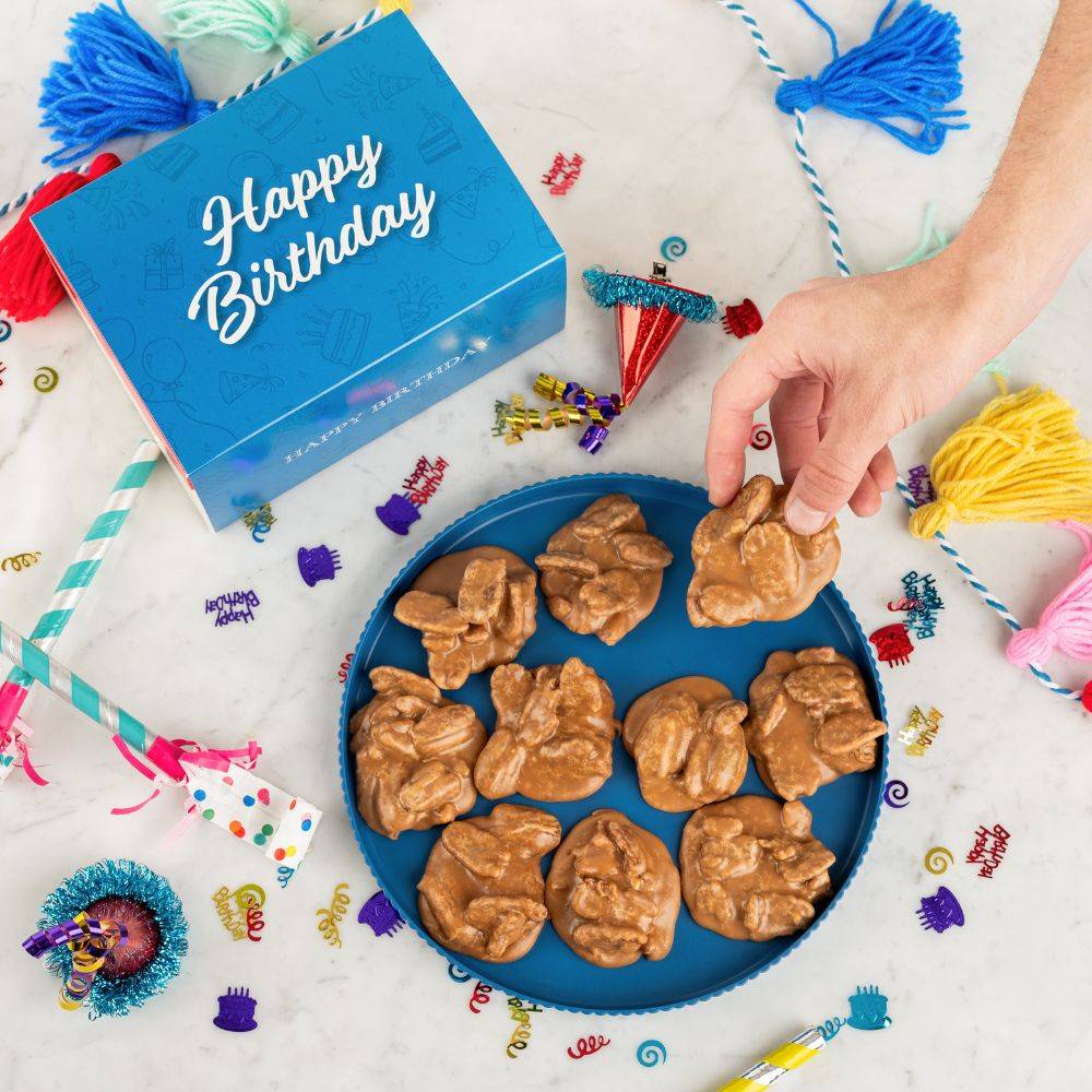 Caja de cumpleaños con los famosos pralinés de Savannah.