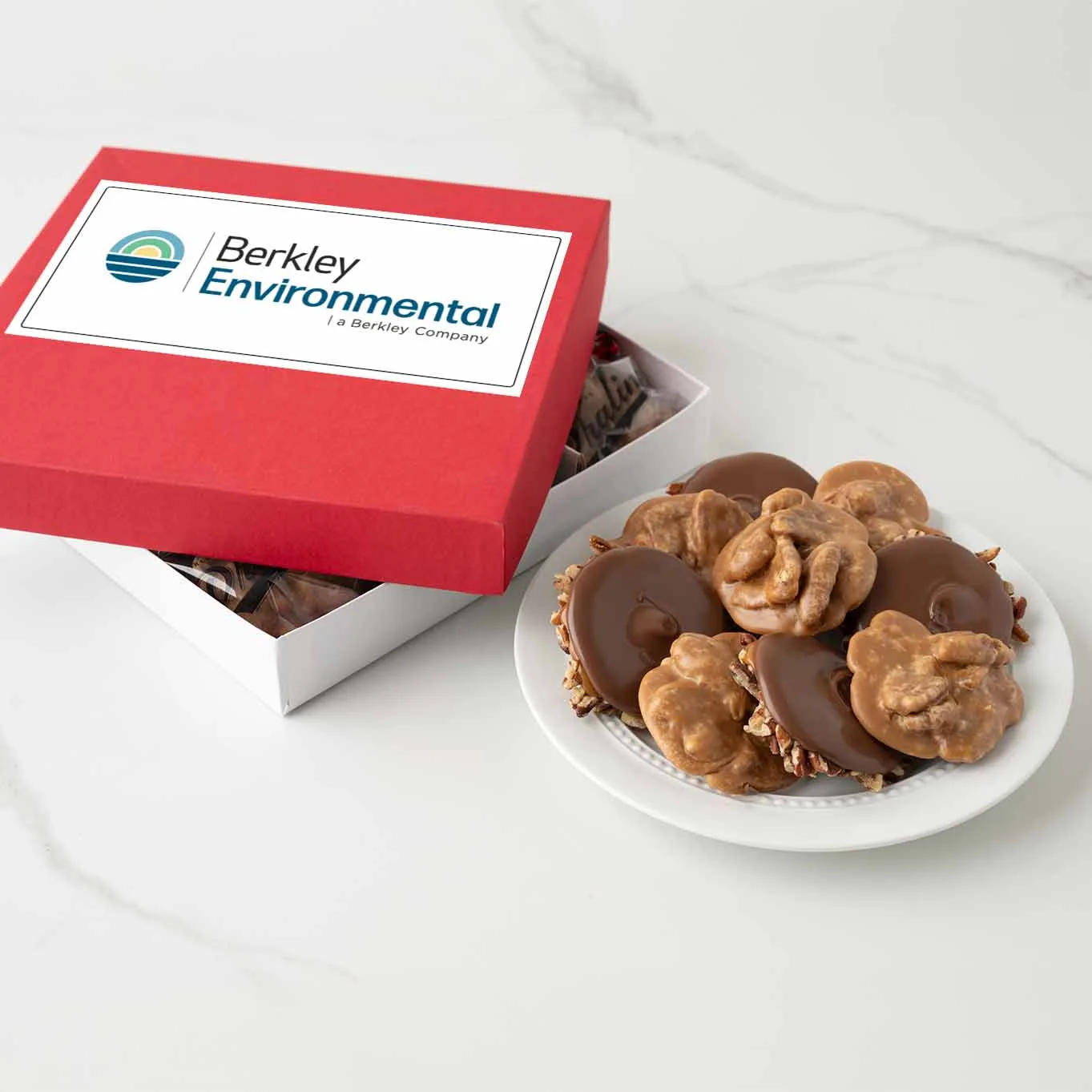 Caja personalizada de 10 piezas de praliné y garra de oso