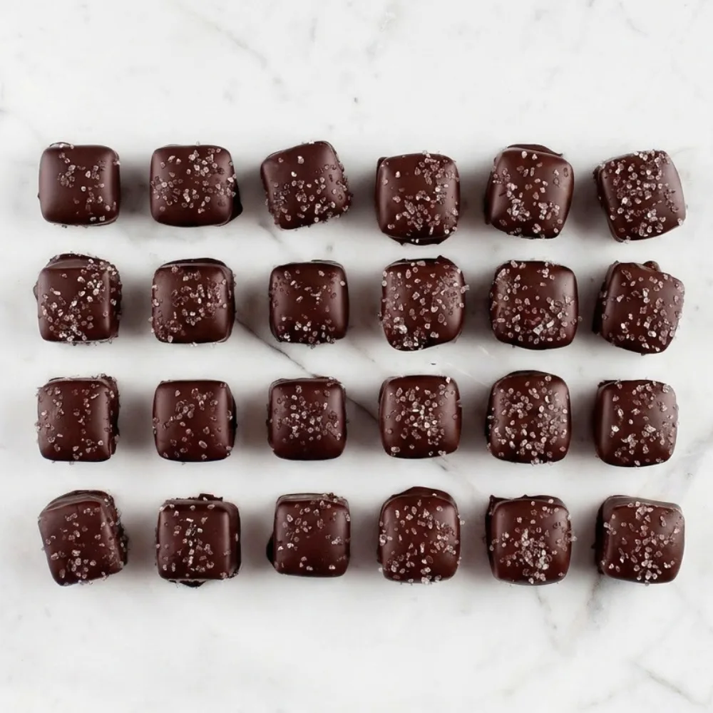 Caramelos de chocolate negro con sal marina