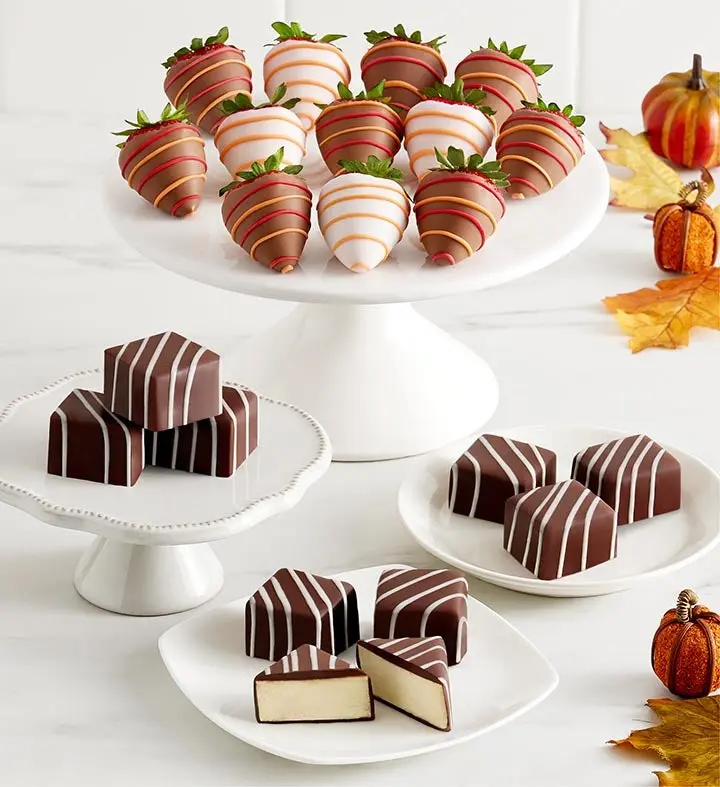 Bocaditos clásicos de tarta de queso con fresas gourmet de otoño bañadas en chocolate (Bocados clásicos de tarta de queso)