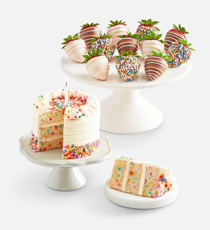 Es hora de celebrar un pastel de cumpleaños con fresas de cumpleaños (Pastel de 10 cm con 6 fresas de cumpleaños)