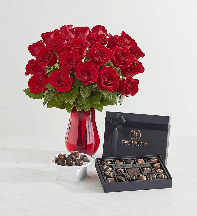 Colección de chocolateros Scharffen Berger con dos docenas de rosas rojas