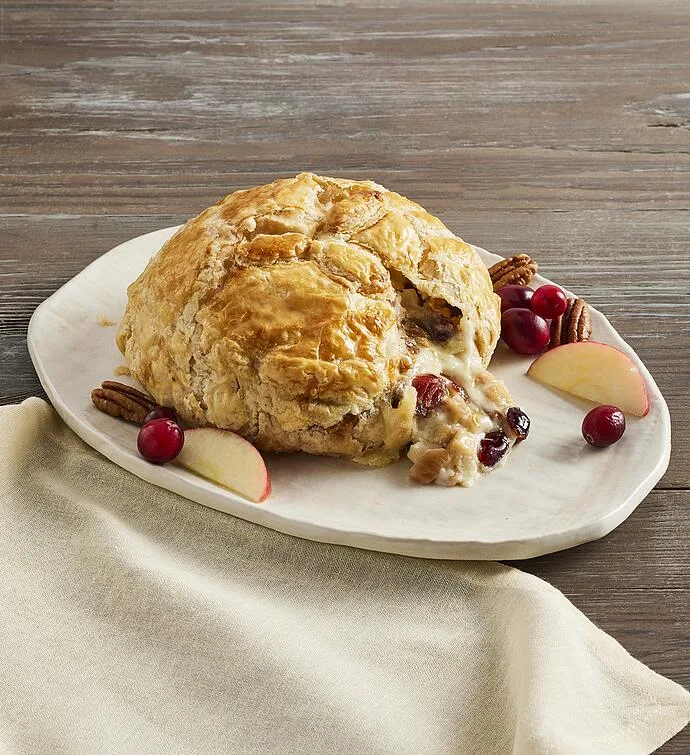 Brie en croute de manzana, arándano y nuez
