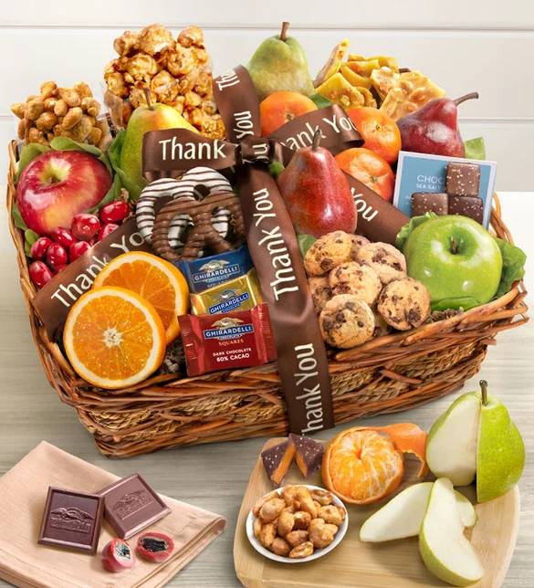 Cesta de regalo de frutas y dulces de agradecimiento