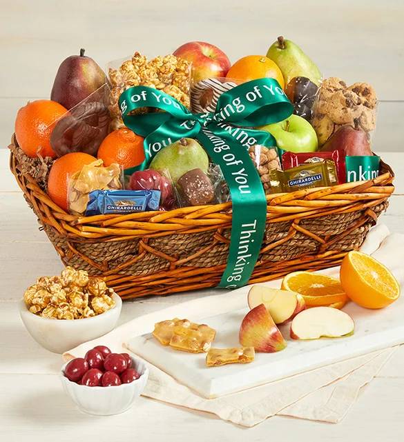 Cesta de regalo "Pensando en ti" con frutas y dulces (Cesta de regalo "Pensando en ti" con frutas y dulces - LGE)