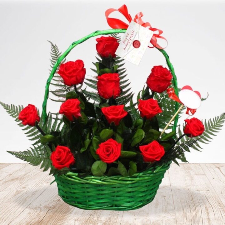 Cesta de 12 Rosas Eternas