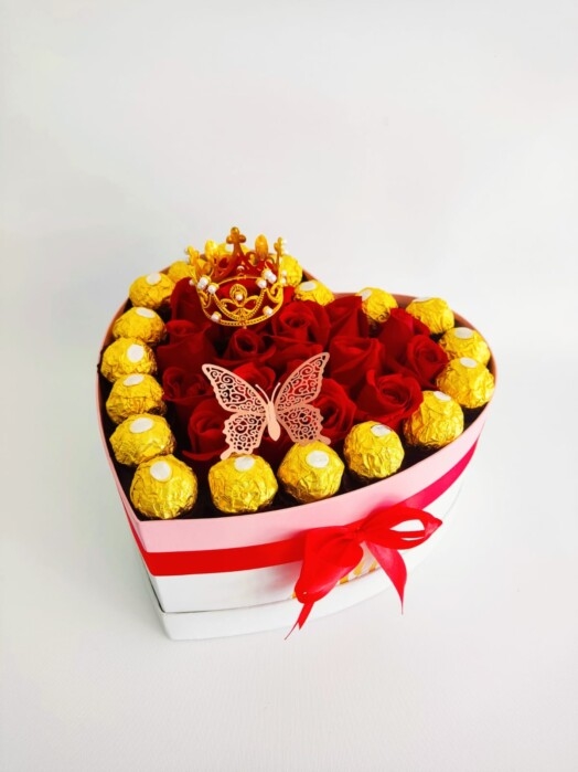 ARREGLO FLORAL DE CORAZÓN