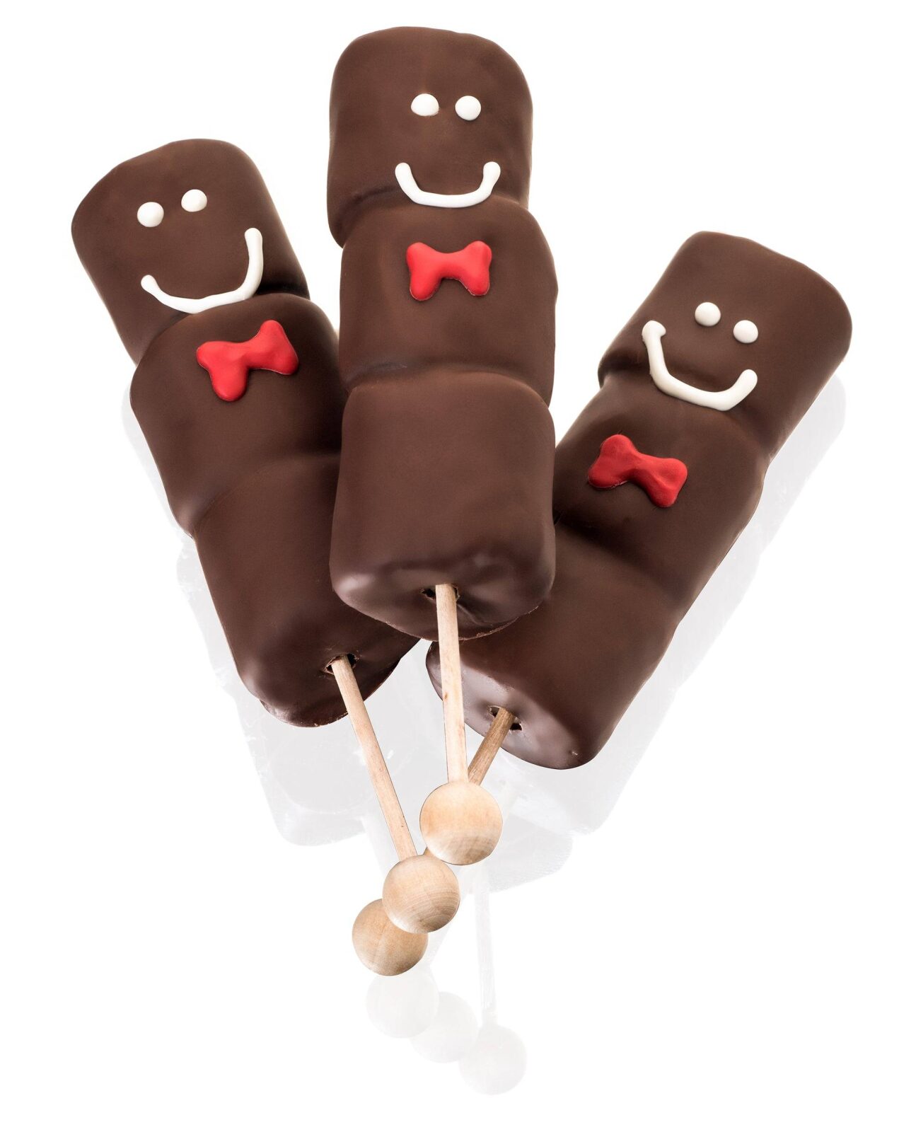 Palitos de malvavisco bañados a mano con forma de hombre de jengibre
