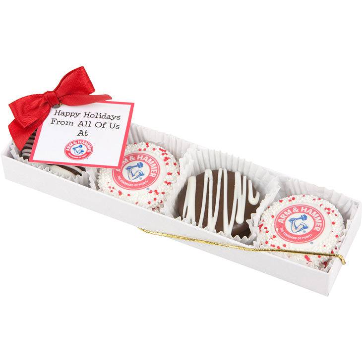 Caja transparente con 4 galletas Oreo: 2 con logo | 2 clásicas oscuras