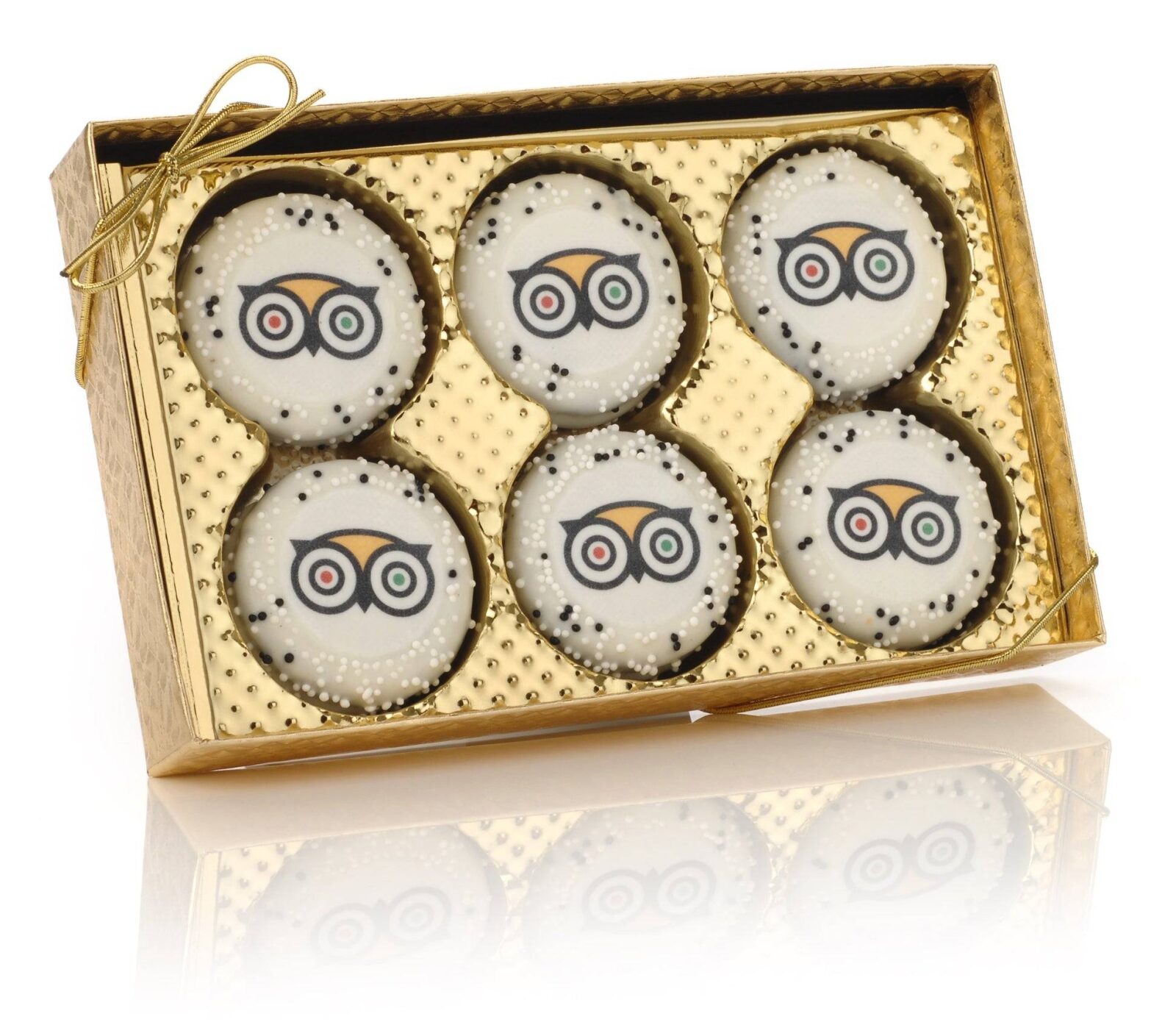 Galletas sándwich decoradas y bañadas a mano con el logotipo de la empresa - Caja dorada con ventana de 6 unidades