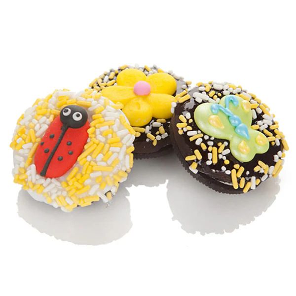 Galleta sándwich con glaseado de primavera